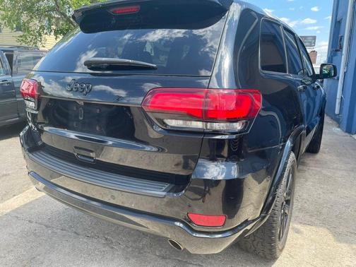 Diamond Black Crystal Pearlcoat 2019 Jeep Grand Cherokee Altitude