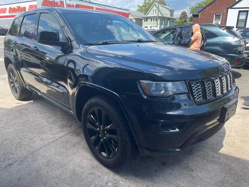 Diamond Black Crystal Pearlcoat 2019 Jeep Grand Cherokee Altitude