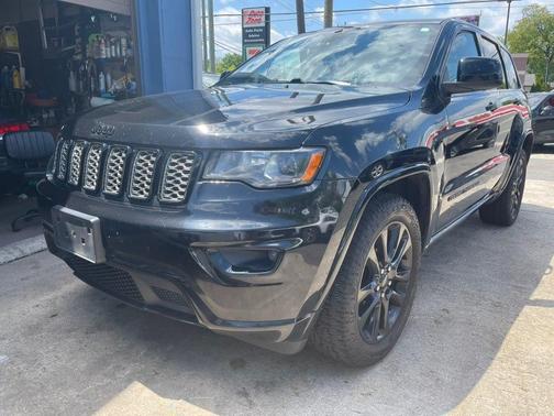Diamond Black Crystal Pearlcoat 2019 Jeep Grand Cherokee Altitude