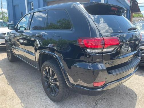 Diamond Black Crystal Pearlcoat 2019 Jeep Grand Cherokee Altitude