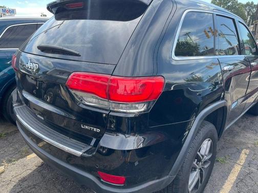 Diamond Black Crystal Pearlcoat 2017 Jeep Grand Cherokee Limited