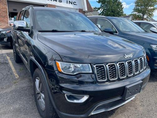 Diamond Black Crystal Pearlcoat 2017 Jeep Grand Cherokee Limited