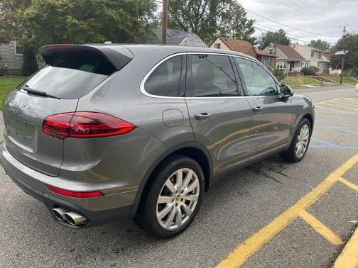 Meteor Gray Metallic 2016 Porsche Cayenne Cayenne