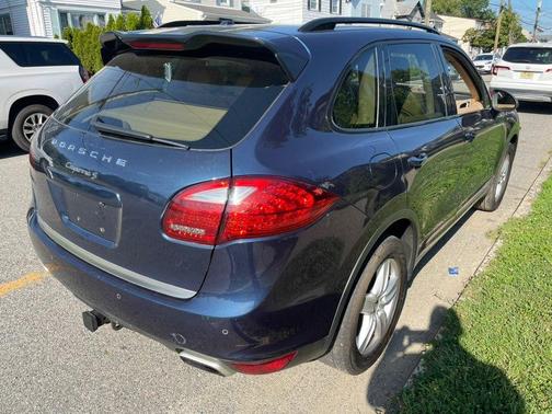 Jet Black Metallic 2011 Porsche Cayenne Cayenne