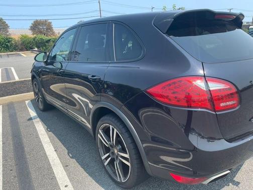 Jet Black Metallic 2011 Porsche Cayenne Cayenne