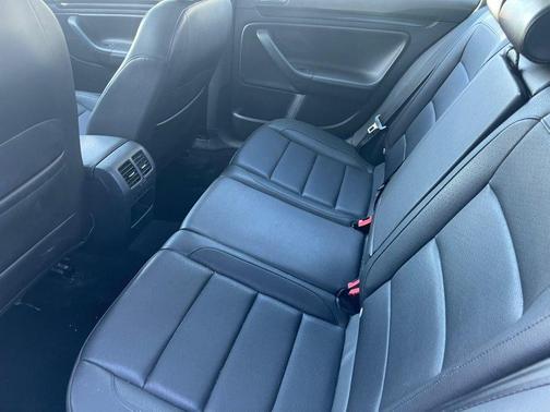 Pure White 2014 Volkswagen Jetta SportWagen Auto SE w/Sunroof