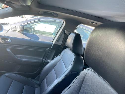 Pure White 2014 Volkswagen Jetta SportWagen Auto SE w/Sunroof