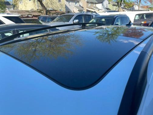 Pure White 2014 Volkswagen Jetta SportWagen Auto SE w/Sunroof