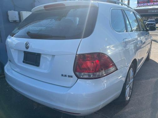 Pure White 2014 Volkswagen Jetta SportWagen Auto SE w/Sunroof