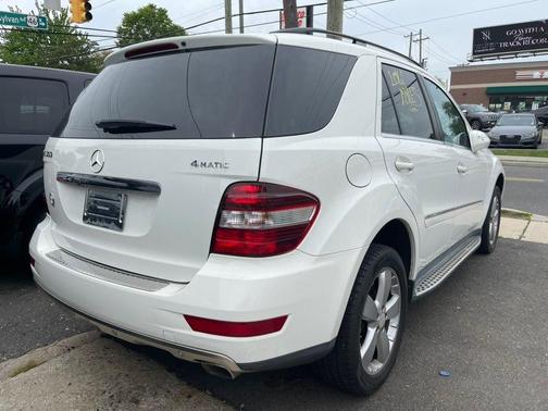 Arctic White 2010 Mercedes-Benz M-Class 4MATIC