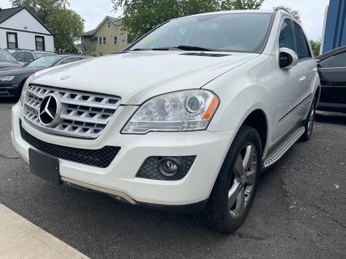 Arctic White 2010 Mercedes-Benz M-Class 4MATIC