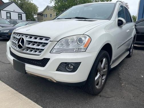Arctic White 2010 Mercedes-Benz M-Class 4MATIC