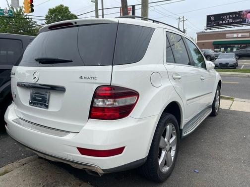 Arctic White 2010 Mercedes-Benz M-Class 4MATIC