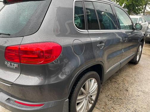 Pepper Gray Metallic 2012 Volkswagen Tiguan SE
