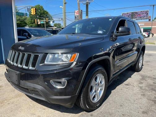 Brilliant Black Crystal Pearlcoat 2015 Jeep Grand Cherokee Laredo