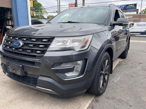 Magnetic Metallic 2017 Ford Explorer XLT
