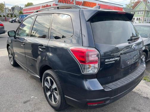 Dark Gray Metallic 2018 Subaru Forester 2.5i Premium
