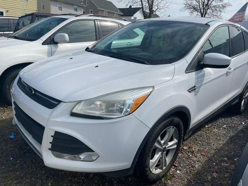 Oxford White 2016 Ford Escape SE