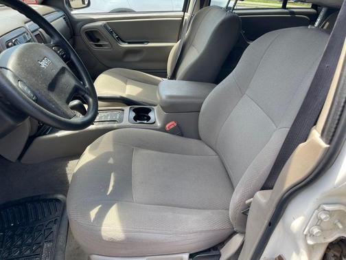 Stone White 2004 Jeep Grand Cherokee Laredo