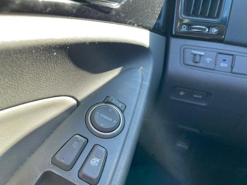 2012 Hyundai SONATA Limited