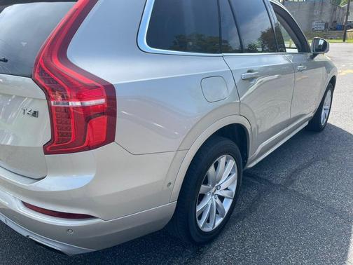 Luminous Sand Metallic 2018 Volvo XC90 T6 Momentum