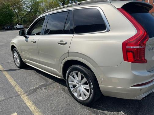 Luminous Sand Metallic 2018 Volvo XC90 T6 Momentum