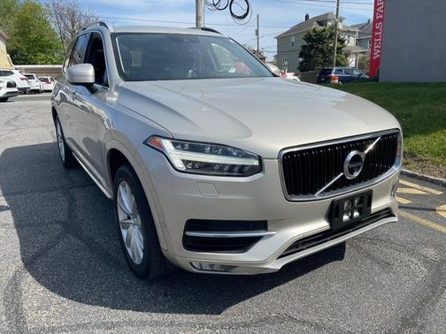 Luminous Sand Metallic 2018 Volvo XC90 T6 Momentum
