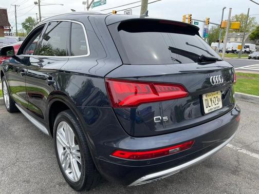 Moonlight Blue Metallic 2018 Audi Q5 2.0T Tech Premium