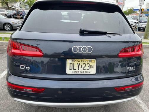 Moonlight Blue Metallic 2018 Audi Q5 2.0T Tech Premium