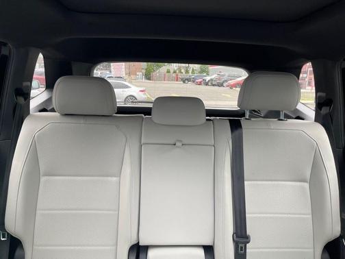 Deep Black Pearl 2020 Volkswagen Tiguan 2.0T SE R-Line Black 4MOTION