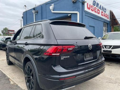 Deep Black Pearl 2020 Volkswagen Tiguan 2.0T SE R-Line Black 4MOTION