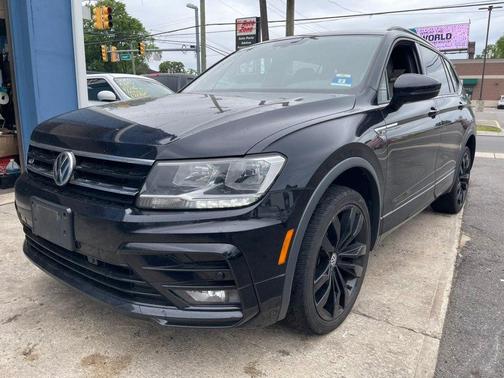 Deep Black Pearl 2020 Volkswagen Tiguan 2.0T SE R-Line Black 4MOTION