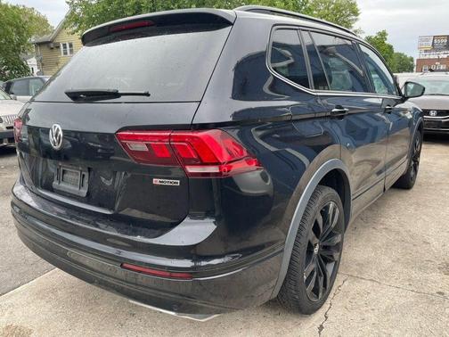 Deep Black Pearl 2020 Volkswagen Tiguan 2.0T SE R-Line Black 4MOTION