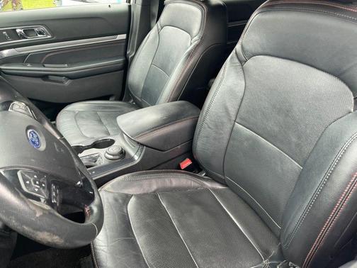White Platinum Metallic Tri-Coat 2017 Ford Explorer sport