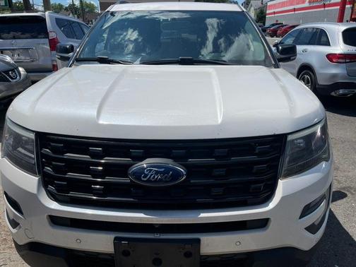 White Platinum Metallic Tri-Coat 2017 Ford Explorer sport