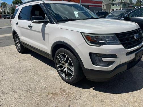 White Platinum Metallic Tri-Coat 2017 Ford Explorer sport