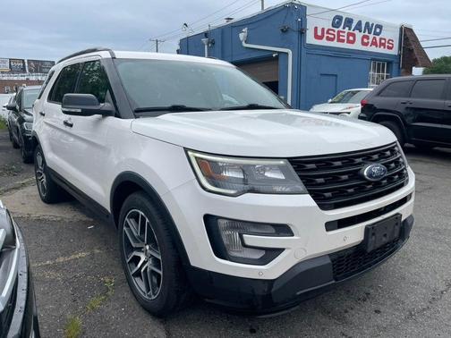 White Platinum Metallic Tri-Coat 2017 Ford Explorer sport