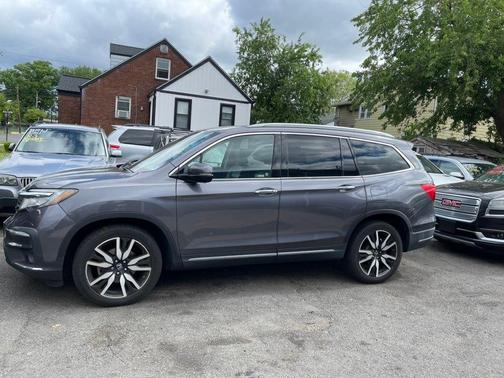 Lunar Silver Metallic 2019 Honda Pilot Touring 8-Passenger