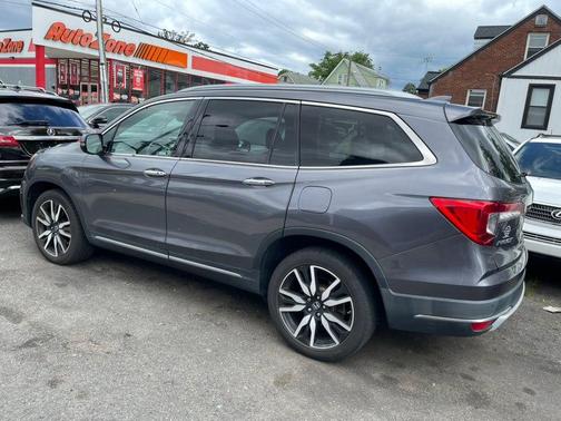 Lunar Silver Metallic 2019 Honda Pilot Touring 8-Passenger