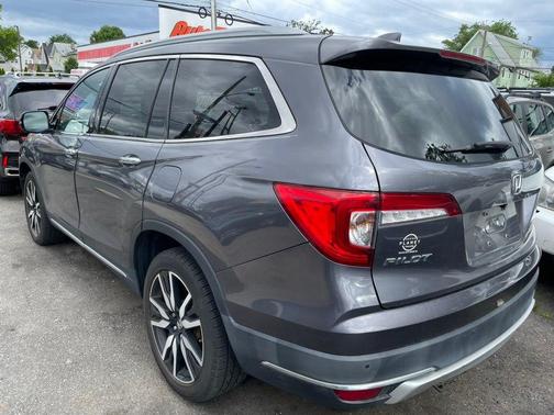 Lunar Silver Metallic 2019 Honda Pilot Touring 8-Passenger