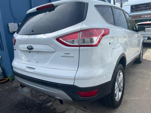 Oxford White 2013 Ford Escape SE
