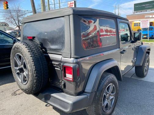 Granite Crystal Metallic Clearcoat 2019 Jeep Wrangler Sport S