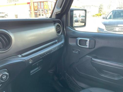 Granite Crystal Metallic Clearcoat 2019 Jeep Wrangler Sport S