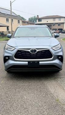 Magnetic Gray Metallic 2021 Toyota Highlander XLE