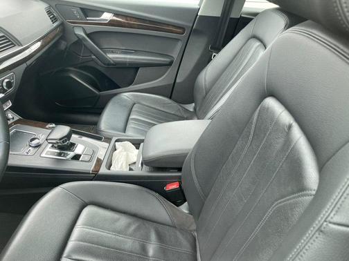 Manhattan Gray Metallic 2019 Audi Q5 2.0T Premium Plus