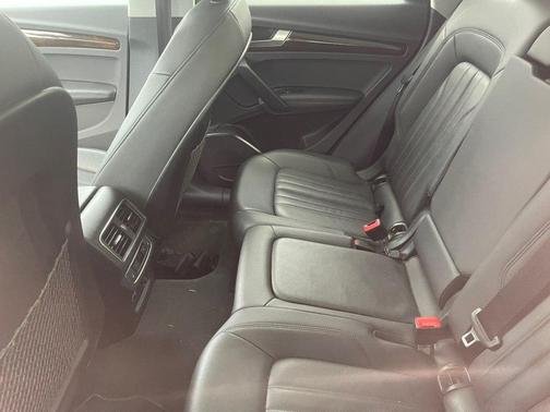 Manhattan Gray Metallic 2019 Audi Q5 2.0T Premium Plus