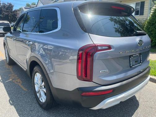 Everlasting Silver 2021 Kia Telluride LX