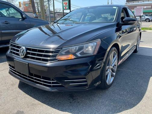 Deep Black Pearl Metallic 2018 Volkswagen Passat 2.0T R-Line
