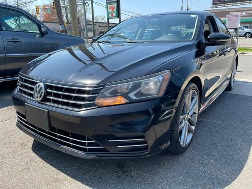 Deep Black Pearl Metallic 2018 Volkswagen Passat 2.0T R-Line