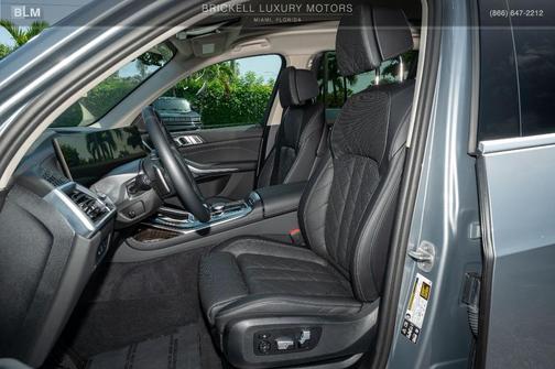 2025 BMW X7 xDrive40i